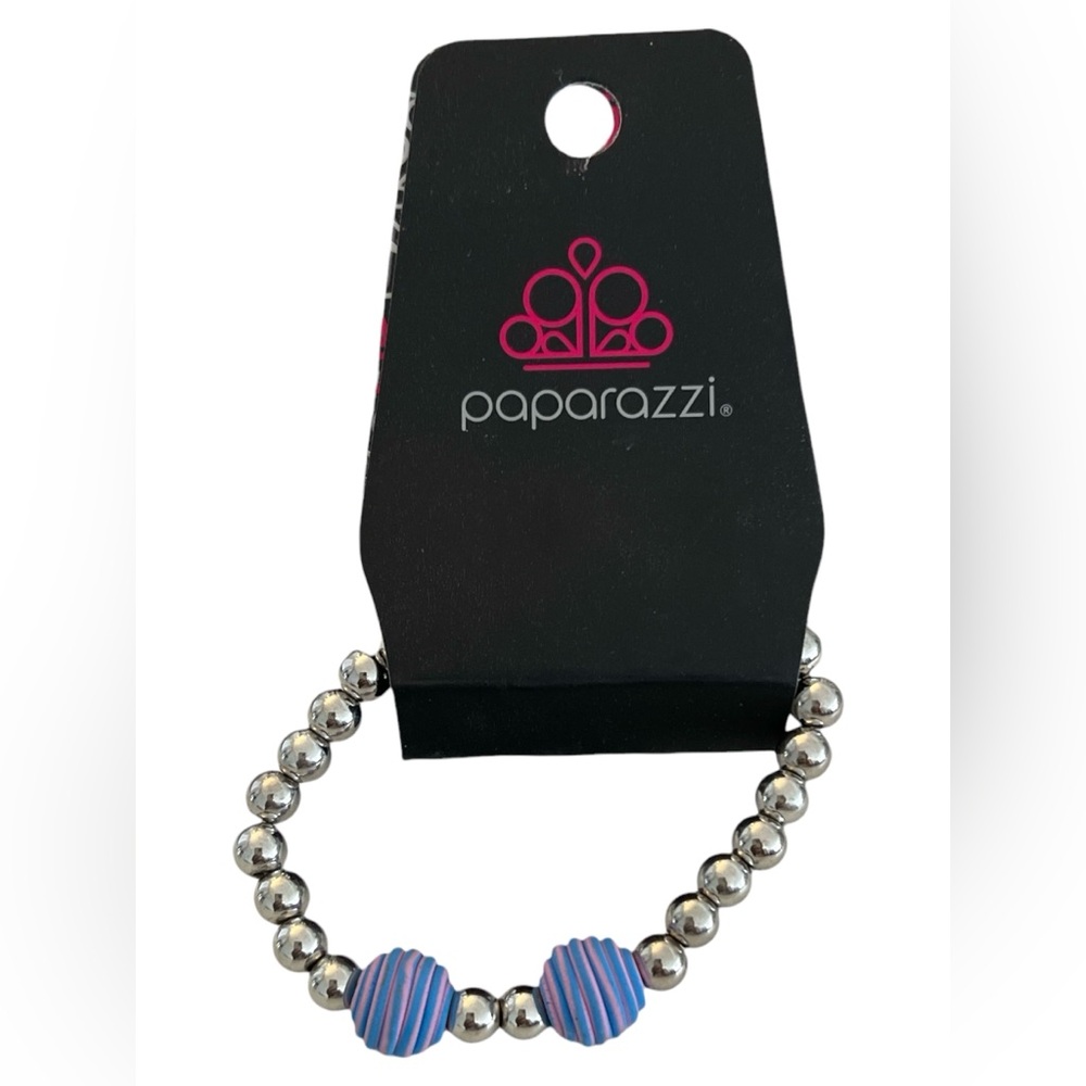 PAPARAZZI SILVER STRETCH BEADED BRACELET WITH BLUE BEAD DETAIL